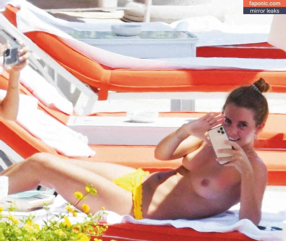 T1FL9t8b Emma Watson 04.jpg